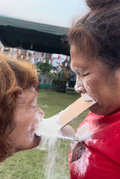 perlombaan_hut_ri_ke_81_warga_lubuk_pakam_berlepotan_tepung