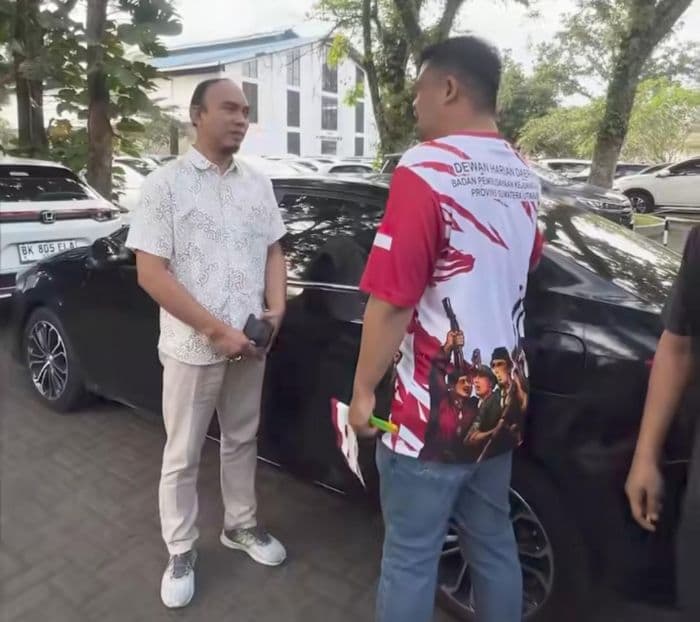 viral_bobby_nasution_tegur_asn_asal_siantar_pakai_mobil_dinas_saat_libur