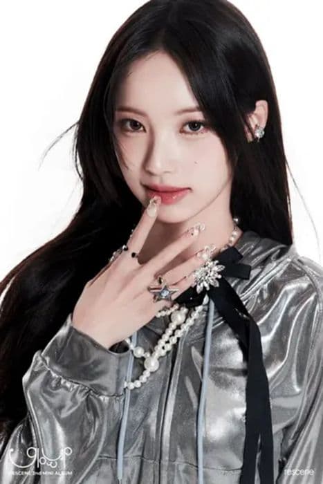 woni_rescene_geser_jang_won_young_puncaki_popularitas_idol_kpop_wanita_