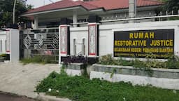 _rumah_rj_sapangambei_manoktok_hitei_di_siantar_terbengkalai_sejak_diresmikan_tahun_2022_