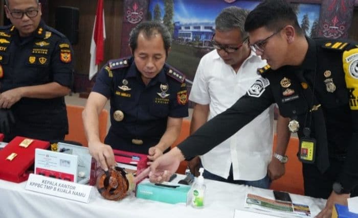 bc_bandara_kualanamu_amankan_15_kg_emas_batangan_tujuan_bangkok_thailand_