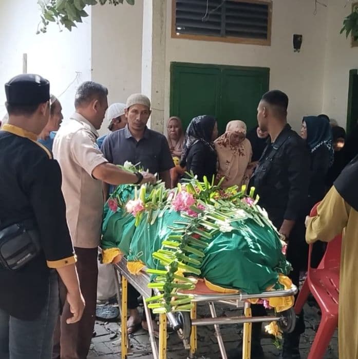 dua_orang_karyawan_ptpn_iv_pabatu_tewas_tertimpa_pohon_sawit_saat_bekerja