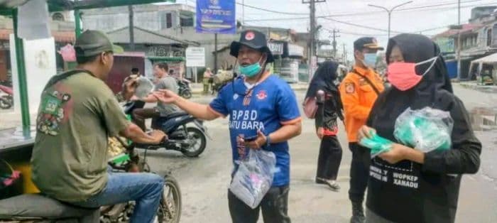 bpbd_batu_bara_bagikan_ribuan_masker_di_4_titik