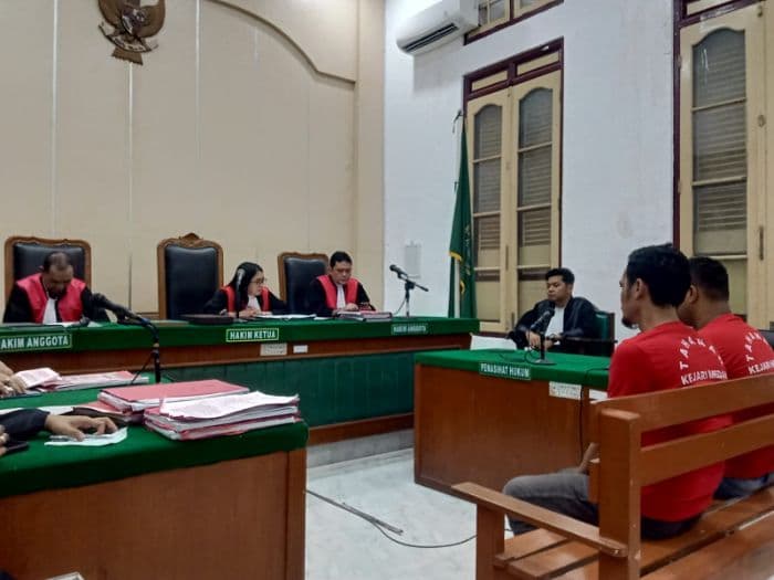 gasak_rp2829_juta_dua_maling_modus_ganjal_atm_diganjar_3_tahun_penjara