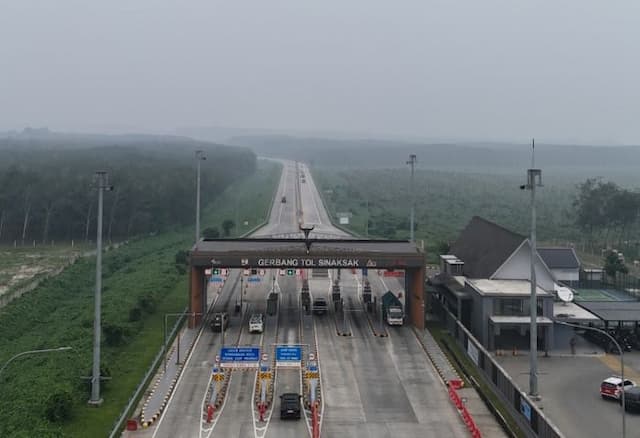 kabut_asap_dikeluhkan_pengguna_tol_kutepat_pengendara_diimbau_waspada