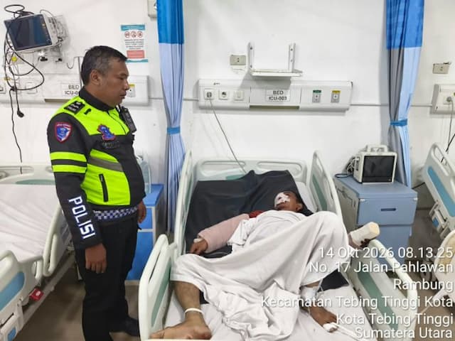 oleng_ke_kanan_pemotor_asal_sergai_tabrak_truk_di_tebing_tinggi