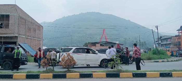 razia_pajak_kendaraan_di_samosir_petugas_bagikan_masker_antisipasi_kabut_asap