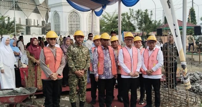 wamen_haji_letakkan_batu_pertama_gedung_plhut_sergai_target_rampung_desember