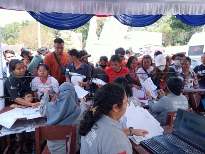 disdukcapil_simalungun_jemput_bola_saat_gebyar_layanan_adminduk_terintegrasi_di_parapat