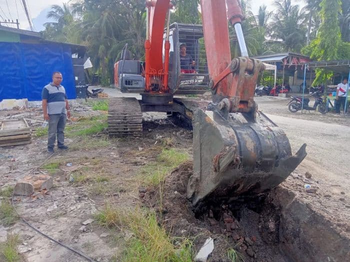jalan_di_desa_paluh_sibaji_kecamatan_pantai_labu_diaspal_dan_rigid_beton