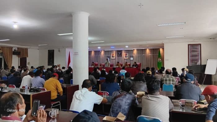 bupati_taput_akui_masih_banyak_kekurangan_siap_dikritik_dan_terima_masukan