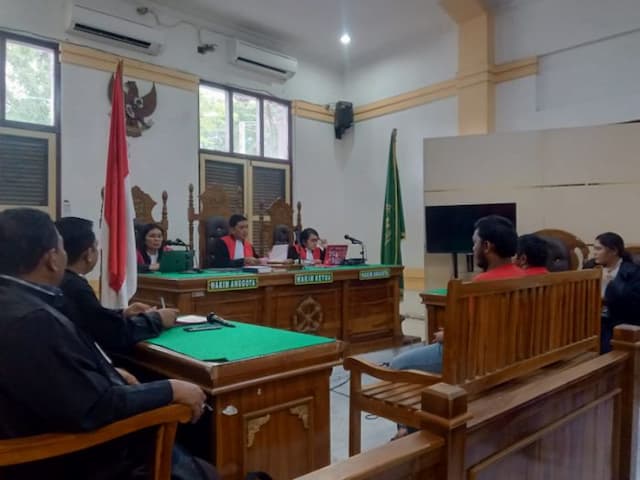 dua_kurir_sabu_satu_kg_di_medan_dituntut_18_tahun_penjara