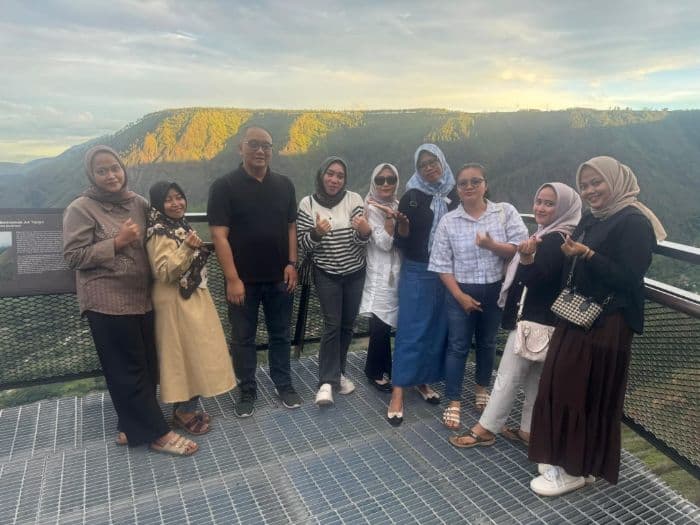 guru_asal_pantai_labu_deli_serdang_bangkitkan_sekolah_dari_keterpurukan