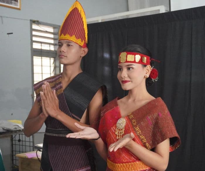 komunitas_alusi_au_tanamkan_filosofi_uli_ni_rupa_dan_uli_ni_roha_ke_pelajar
