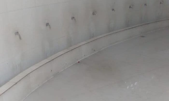 pasca_direhabilitasi_lantai_kamar_mandi_luar_masjid_agung_sultan_lubuk_pakam_tergenang_air