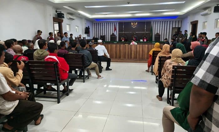 pn_sergai_bebaskan_5_terdakwa_kasus_kekerasan_buah_naga_kontroversi_publik_mencuat