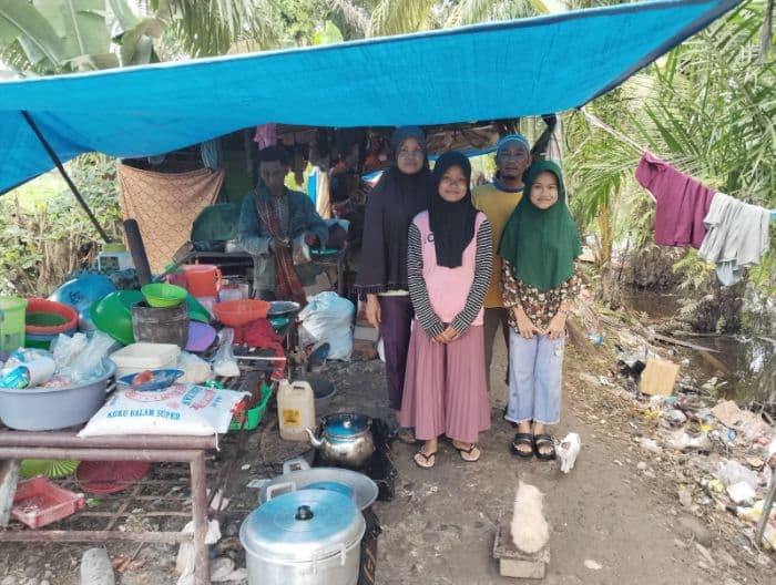 siswa_korban_banjir_di_langkat_tetap_ikuti_asas_dari_pengungsian