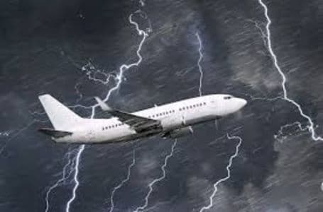 basarnas_makassar_intensifkan_pencarian_pesawat_atr_indonesia_air_transport_hilang_kontak_di_maros
