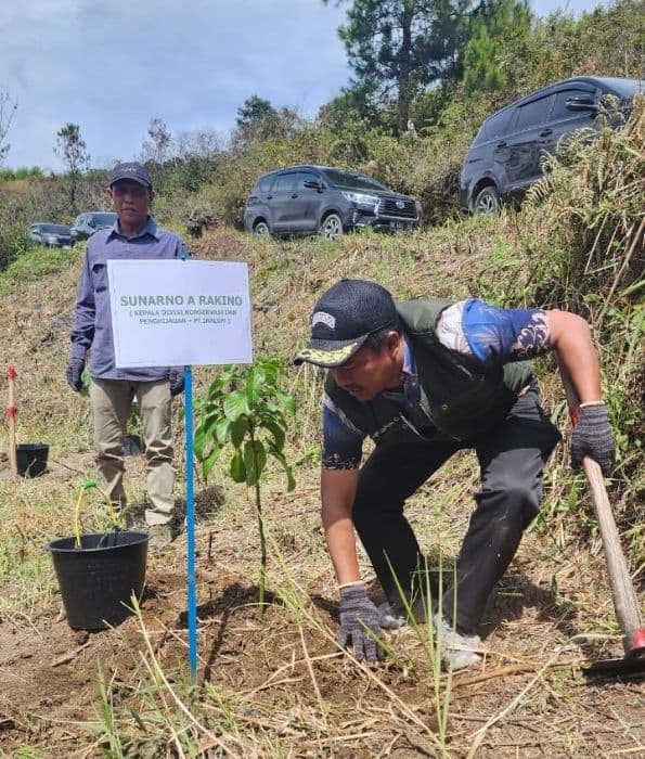 inalumpjt_perkuat_konservasi_kawasan_tangkapan_air_danau_toba_sepanjang_2025