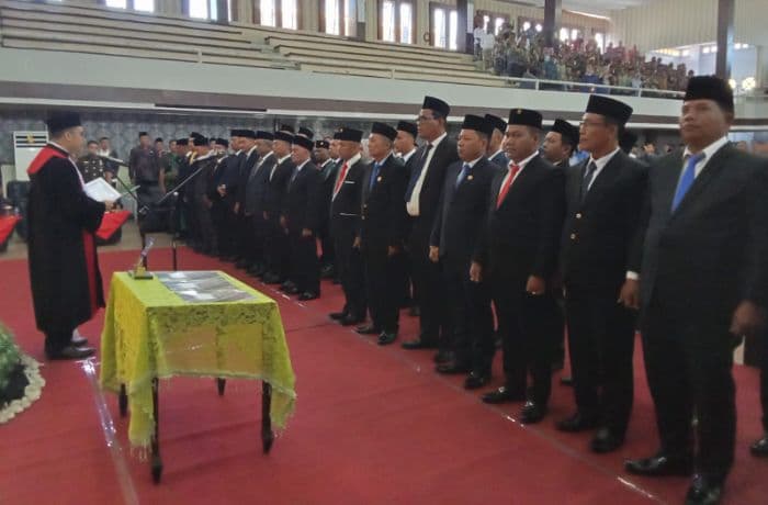 35_anggota_dprd_tapteng_periode_20252030_dilantik