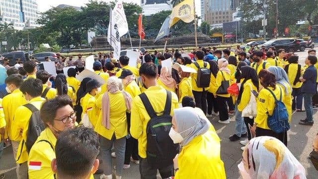 lawan_kebijakan_presiden_prabowo_bem_ui_gelar_demo_