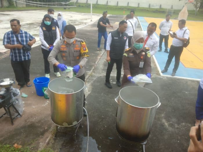 polres_asahan_musnahkan_narkotika_senilai_miliaran_rupiah_enam_tersangka_diamankan