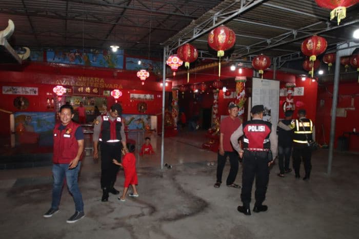 polisi_lakukan_pengamanan_pada_malam_imlek_di_sergai