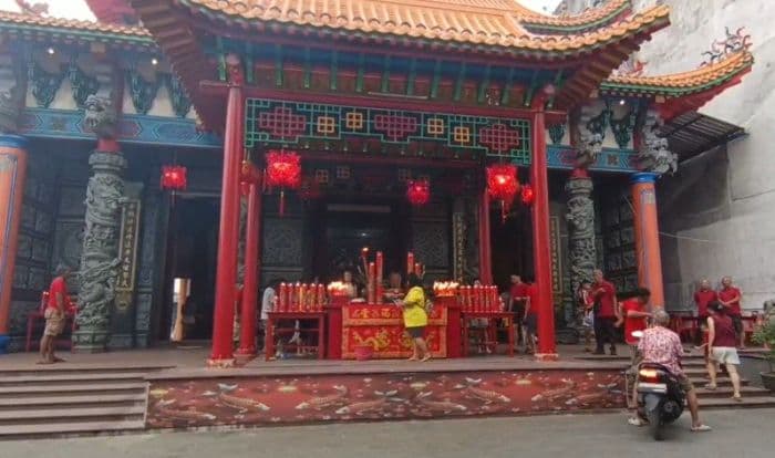 ratusan_umat_buddha_padati_vihara_hian_thian_shang_tee_kisaran_saat_imlek_2577_
