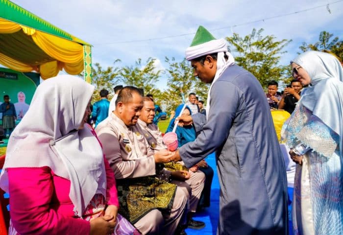 tradisi_jelang_ramadan_masyarakat_melayu_batu_bara_mandi_balimau_dan_kenduri_mogang