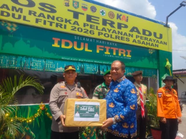bupati_asahan_turun_langsung_suntik_semangat_petugas_mudik_lebaran