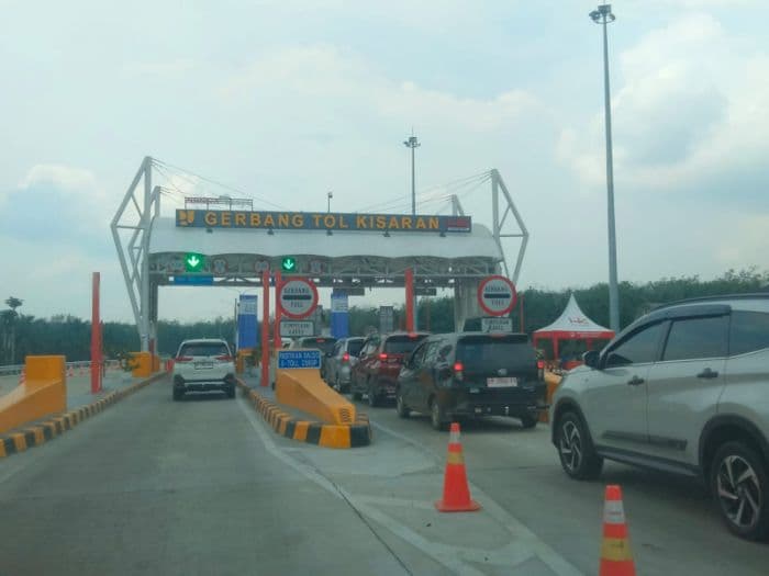 h5_lebaran_11968_kendaraan_lintasi_tol_indrapurakisaran