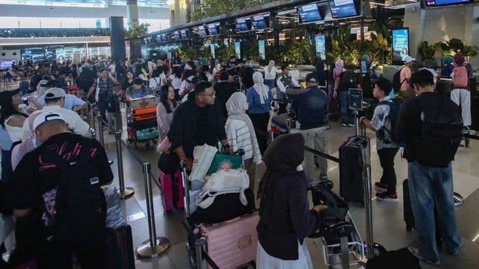 mudik_lebaran_2026_bandara_soetta_catat_lonjakan_penumpang_dan_735_extra_flight