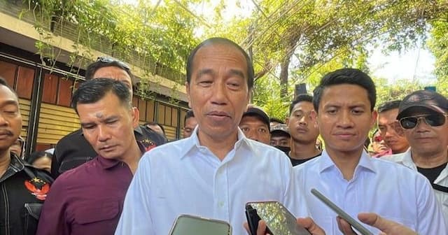 sempat_berpolemik_akhirnya_jokowi_perlihatkan_ijazah_sd_hingga_pt_tapi_dilarang_difoto