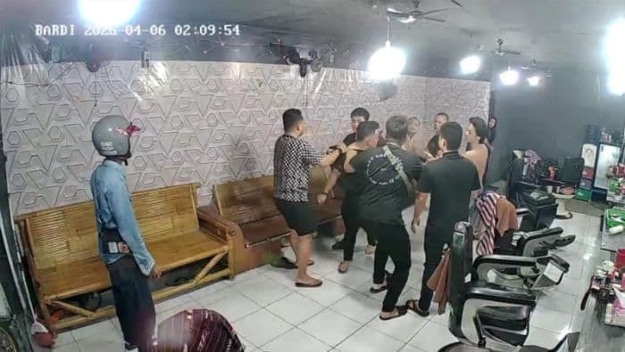 2_oknum_polisi_di_medan_diduga_todong_karyawan_pangkas_jalani_patsus_propam_polda_sumut