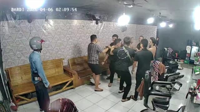2_oknum_polisi_di_medan_diduga_todong_karyawan_pangkas_jalani_patsus_propam_polda_sumut