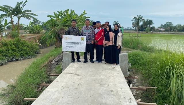 delapan_tahun_rusak_parah_jembatan_penghubung_dua_desa_di_sergai_sudah_bisa_dilalui_