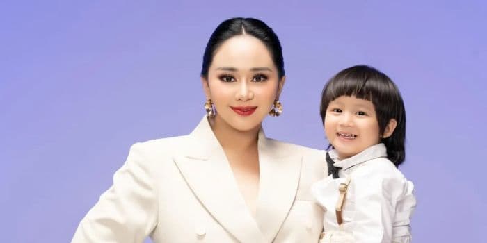 denise_chariesta_sedih_anaknya_dihujat_netizen_pilih_tanggapi_dengan_sikap_positif