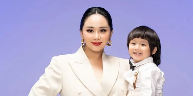 denise_chariesta_sedih_anaknya_dihujat_netizen_pilih_tanggapi_dengan_sikap_positif