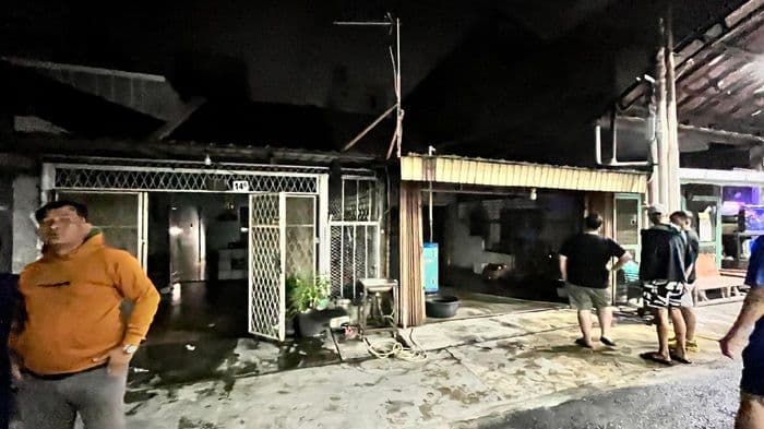 dua_rumah_di_medan_area_terbakar_diduga_akibat_korsleting_listrik