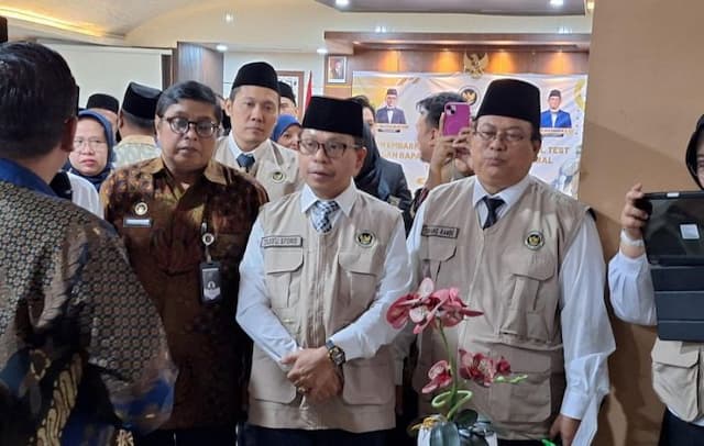 inovasi_layanan_haji_2026_kartu_nusuk_kini_dibagikan_dan_diaktivasi_langsung_di_embarkasi_medan