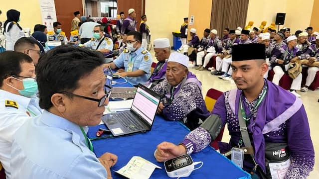 cegah_risiko_di_perjalanan_jemaah_haji_jalani_pemeriksaan_ketat_di_embarkasi_medan