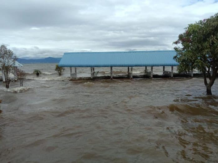 cuaca_buruk_dan_gelombang_tinggi_kurangi_kunjungan_wisatawan_di_danau_toba