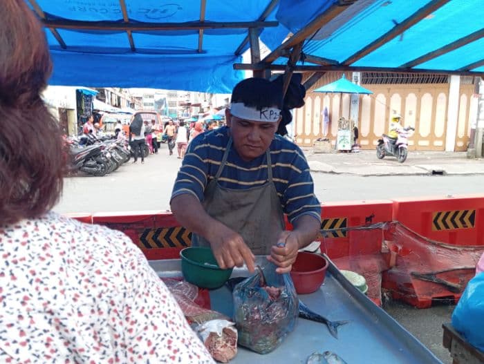 pedagang_tradisional_di_siantar_terimbas_pasar_modern