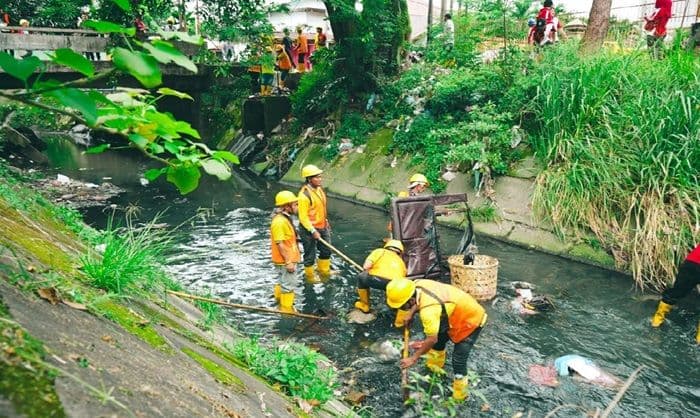 wali_kota_medan_pimpin_aksi_bersih_sungai_sei_putih_untuk_cegah_banjir