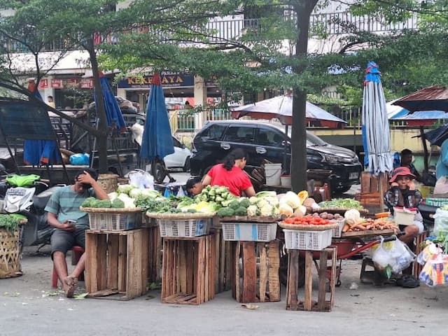 harga_tomat_dan_daun_sop_melonjak_tajam_di_medan