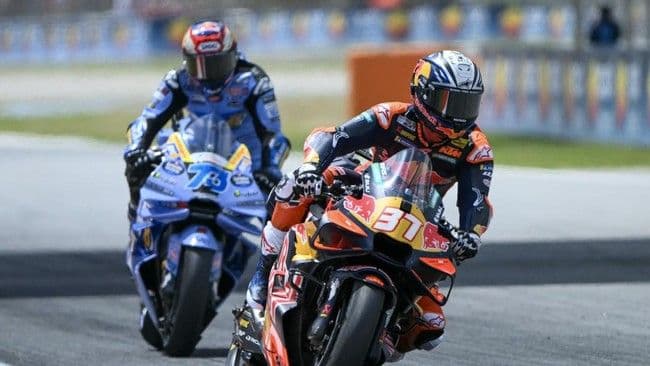 motogp_catalunya_sempat_dihentikan_alex_marquez_alami_kecelakaan_hebat_