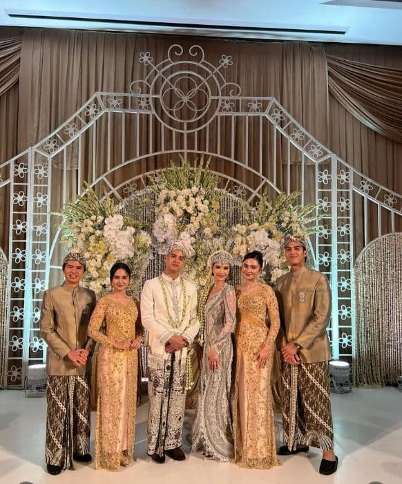 tissa_dan_syifa_bikin_seragam_sendiri_di_pernikahan_al_ghazali_ini_kata_maia_estianty