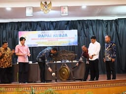 bupati_fery_buka_raker_dprd_labusel_2026_perkuat_kolaborasi_untuk_percepatan_pembangunan_daerah