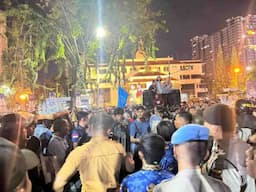 demo_cipayung_plus_di_dprd_medan_berlangsung_hingga_malam_massa_sampaikan_6_tuntutan