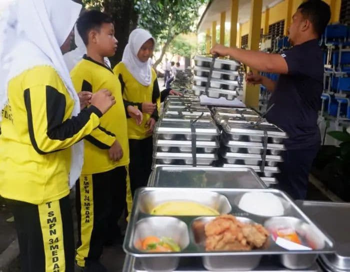 empat_evaluasi_program_mbg_siswa_sma_berpotensi_tak_lagi_jadi_penerima_manfaat